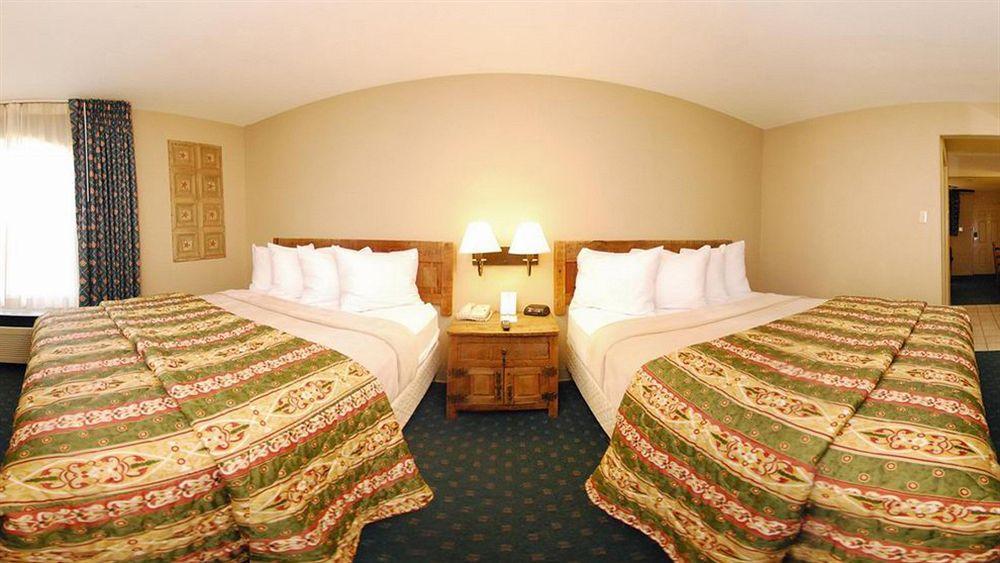 Days Inn & Suites By Wyndham Llano Bagian luar foto